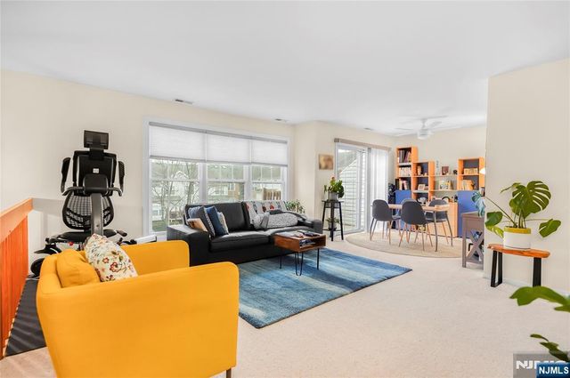 476 Lee Court 476, Fort Lee, NJ 07024