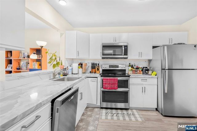 476 Lee Court 476, Fort Lee, NJ 07024