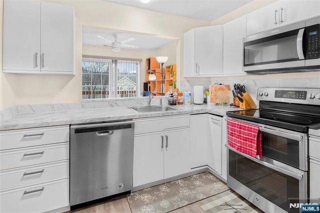 476 Lee Court 476, Fort Lee, NJ 07024