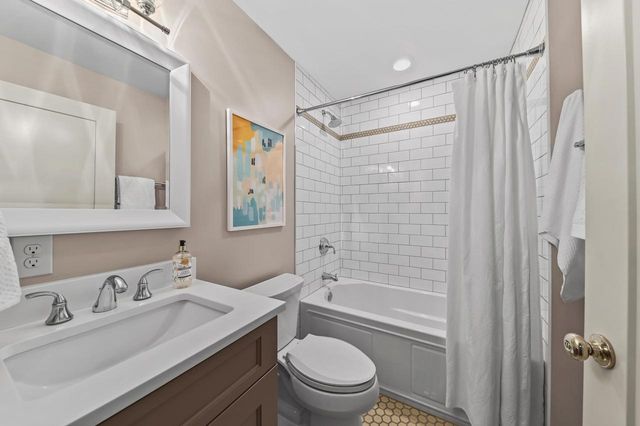 4954 Diversey BOULEVARD, Whitefish Bay, WI 53217
