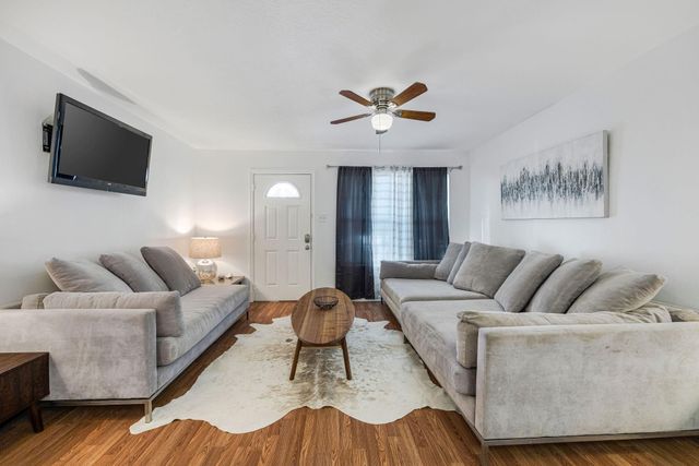 3224 Timmons Lane 123, Houston, TX 77027