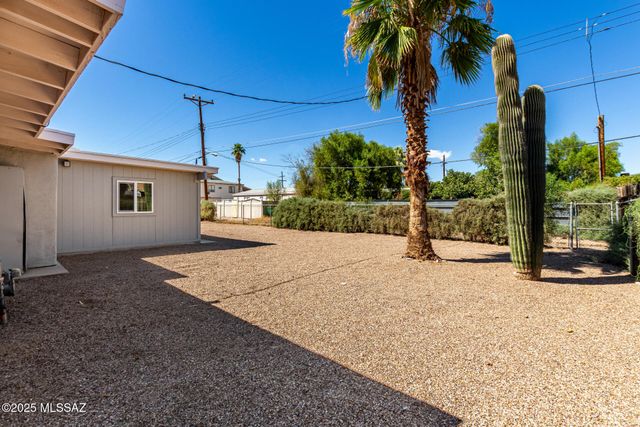 4917 N Sunrise Avenue, Tucson, AZ 85705