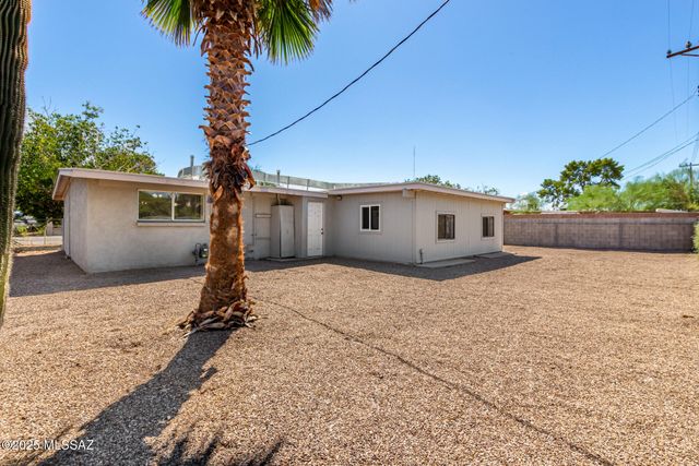 4917 N Sunrise Avenue, Tucson, AZ 85705