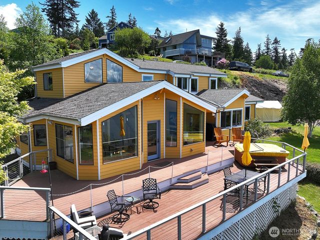 330 Susana Drive, Freeland, WA 98249