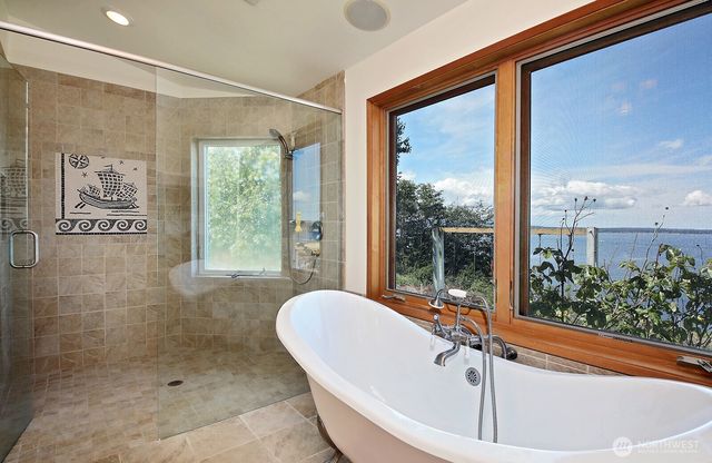 330 Susana Drive, Freeland, WA 98249