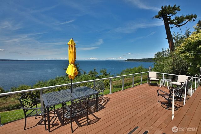 330 Susana Drive, Freeland, WA 98249