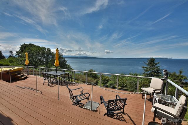 330 Susana Drive, Freeland, WA 98249