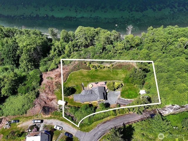 330 Susana Drive, Freeland, WA 98249