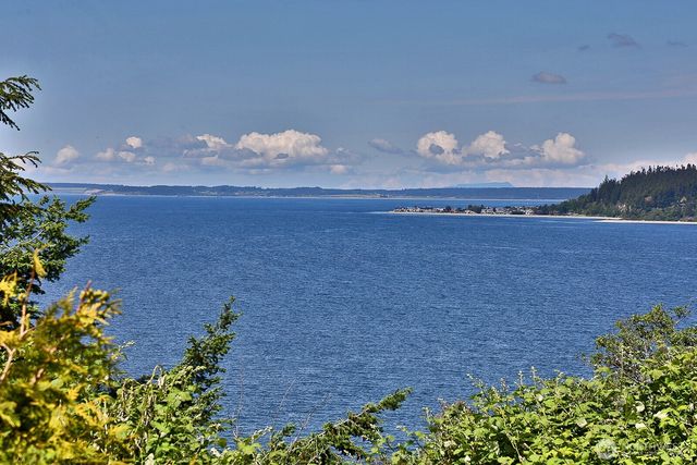 330 Susana Drive, Freeland, WA 98249