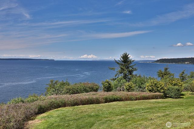330 Susana Drive, Freeland, WA 98249