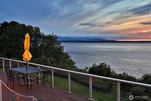 330 Susana Drive, Freeland, WA 98249