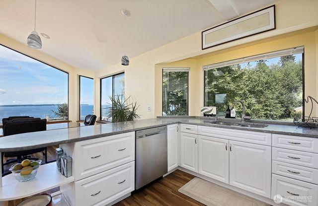 330 Susana Drive, Freeland, WA 98249