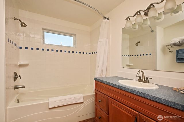 330 Susana Drive, Freeland, WA 98249