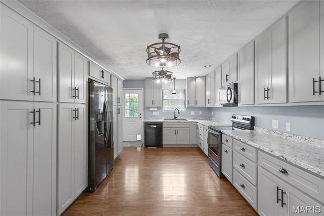 180 Cedargate Drive, Dittmer, MO 63023