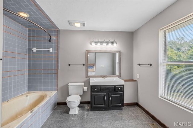 180 Cedargate Drive, Dittmer, MO 63023