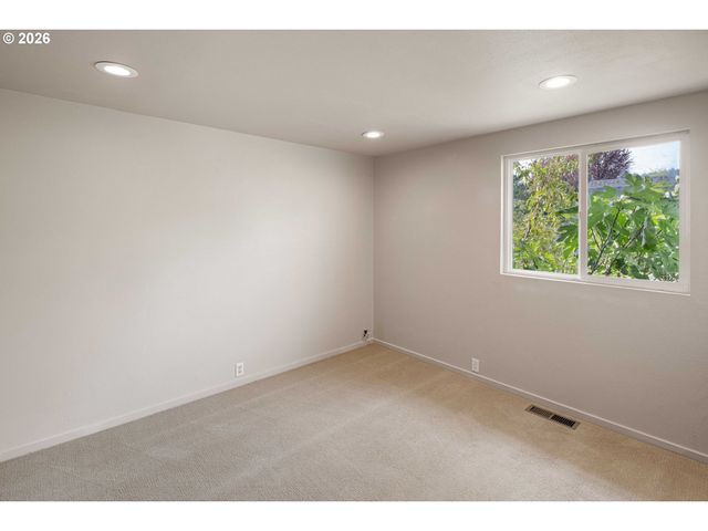 3786 KEVINGTON Ave, Eugene, OR 97405