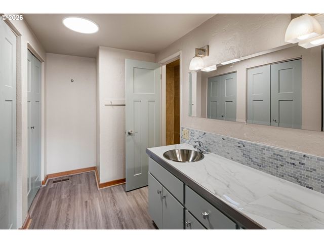 3786 KEVINGTON Ave, Eugene, OR 97405