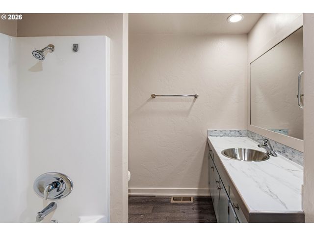 3786 KEVINGTON Ave, Eugene, OR 97405
