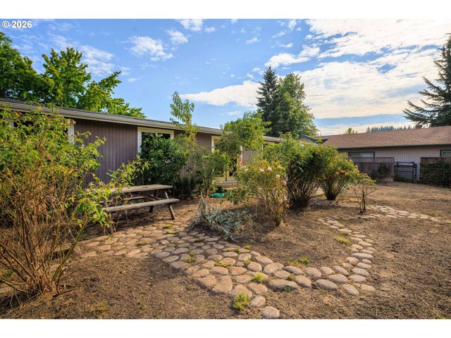 3786 KEVINGTON Ave, Eugene, OR 97405