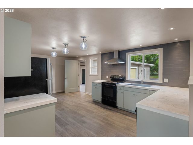 3786 KEVINGTON Ave, Eugene, OR 97405