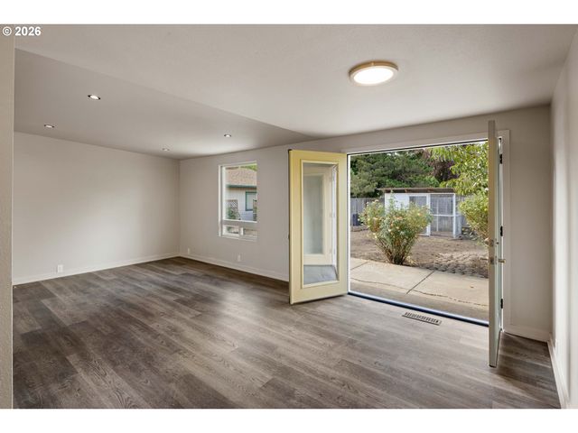 3786 KEVINGTON Ave, Eugene, OR 97405