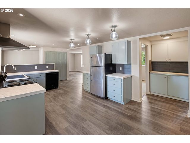 3786 KEVINGTON Ave, Eugene, OR 97405