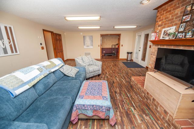 408 Lakewinds Boulevard, Inman, SC 29349