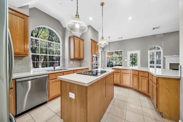 34 Sparklewood Place, The Woodlands, TX 77381