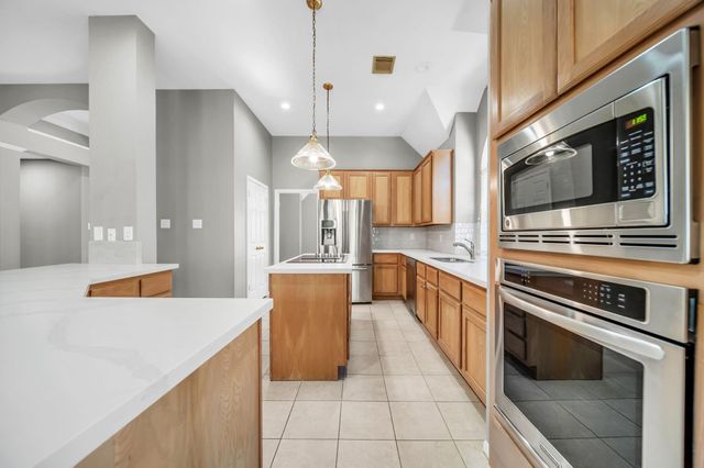 34 Sparklewood Place, The Woodlands, TX 77381