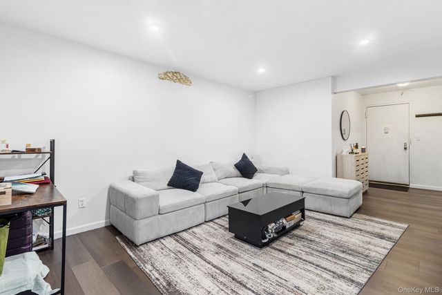 20 Wendell Street 39C, Hempstead, NY 11550