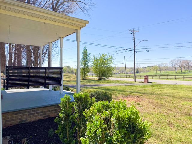 1702 Buffalo Rd, Lawrenceburg, TN 38464