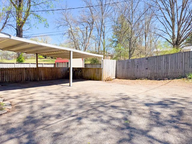 1702 Buffalo Rd, Lawrenceburg, TN 38464