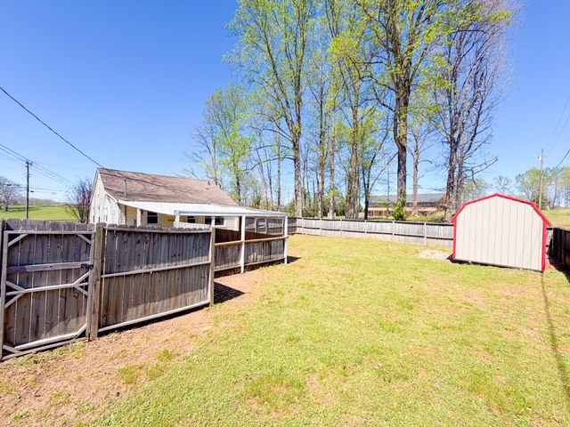 1702 Buffalo Rd, Lawrenceburg, TN 38464