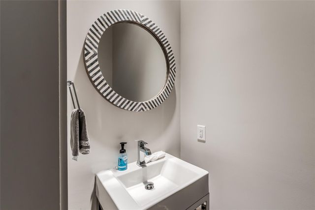 1004 California Street 402, Houston, TX 77006