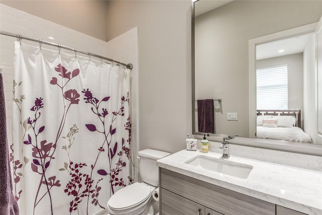 1004 California Street 402, Houston, TX 77006