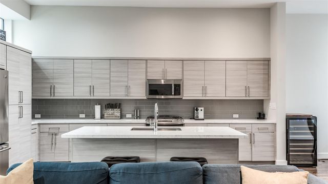 1004 California Street 402, Houston, TX 77006