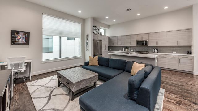 1004 California Street 402, Houston, TX 77006