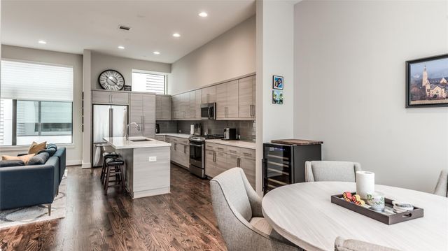 1004 California Street 402, Houston, TX 77006