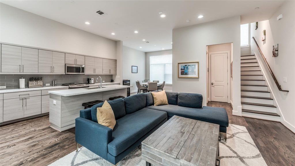 1004 California Street 402, Houston, TX 77006