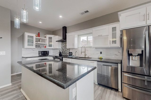 5714 PINNACLE PEAK Court NW, Albuquerque, NM 87114