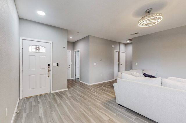 5714 PINNACLE PEAK Court NW, Albuquerque, NM 87114