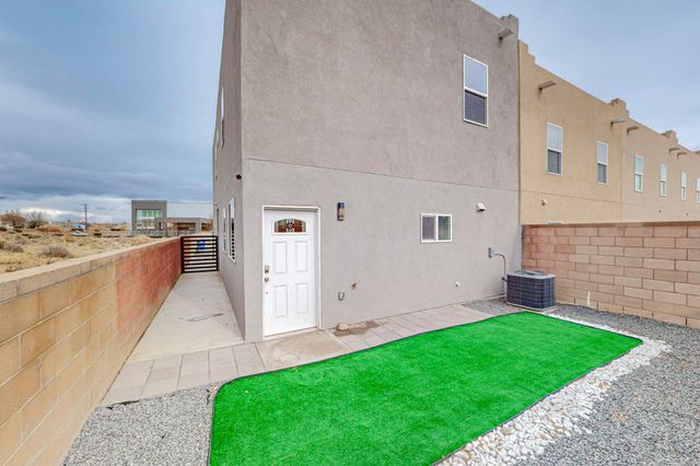 5714 PINNACLE PEAK Court NW, Albuquerque, NM 87114