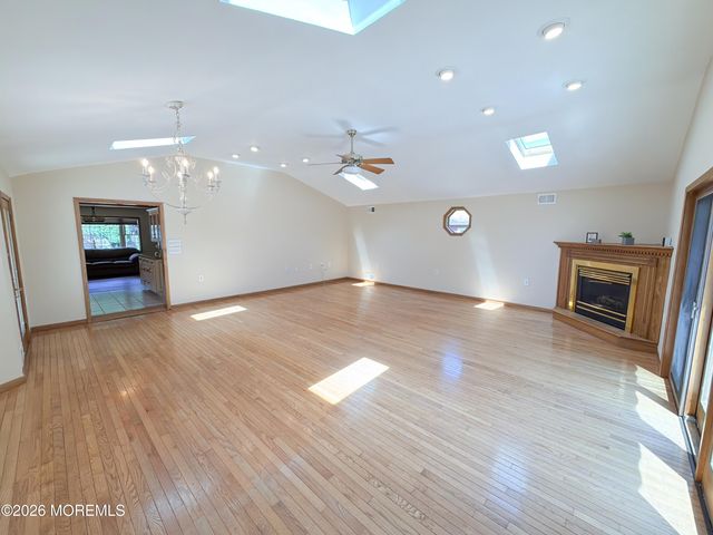 4 Glen Road, Howell, NJ 07731
