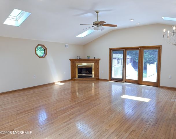 4 Glen Road, Howell, NJ 07731