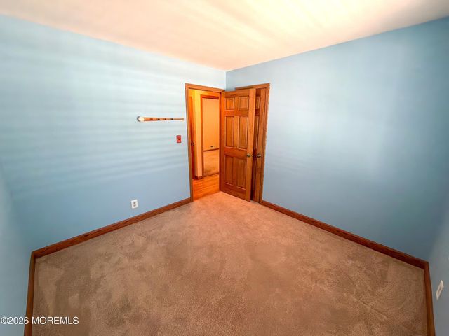 4 Glen Road, Howell, NJ 07731