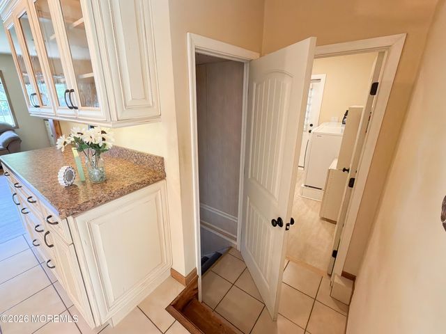 4 Glen Road, Howell, NJ 07731