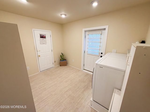 4 Glen Road, Howell, NJ 07731