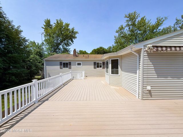 4 Glen Road, Howell, NJ 07731