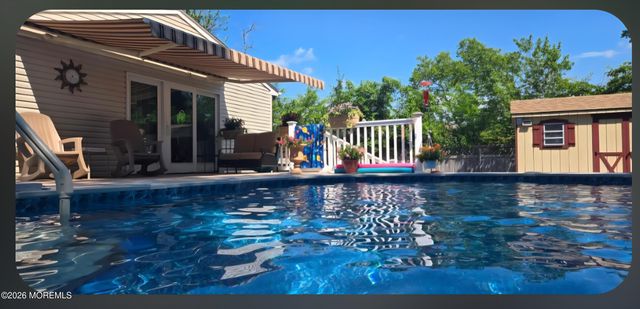 4 Glen Road, Howell, NJ 07731