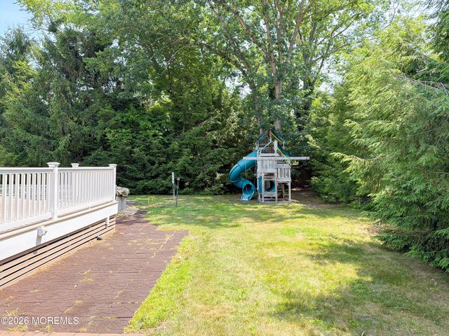 4 Glen Road, Howell, NJ 07731